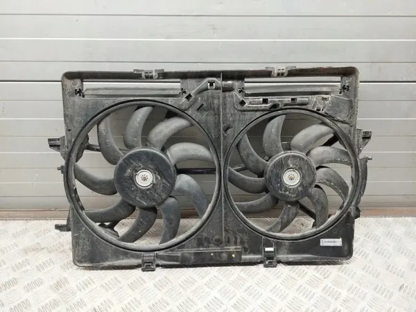 Audi Q3 Fläktkåpa OEM 8K0121003AG - Begagnad image 2