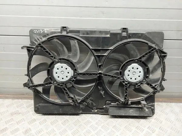 Audi Q3 Fläktkåpa OEM 8K0121003AG - Begagnad image 3