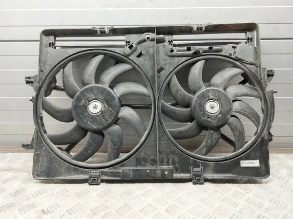 Audi Q3 Fläktkåpa OEM 8K0121003AG - Begagnad image 5