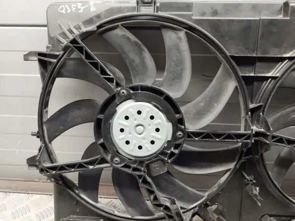 Audi Q3 Fläktkåpa OEM 8K0121003AG - Begagnad image 6