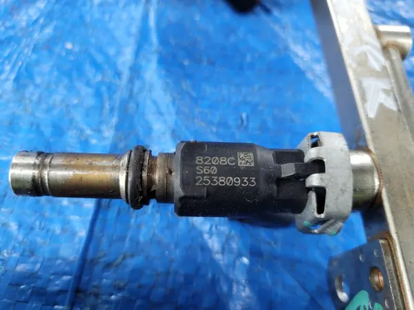 Rampe d'injection OEM 25380933 pour Opel 1.6 Z16XER image 5