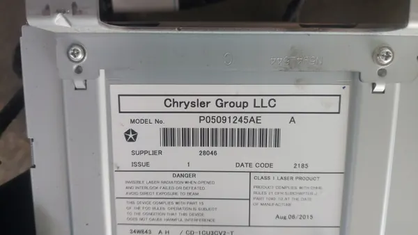 Lecteur CD/DVD OEM 05091245AE pour Jeep Grand Cherokee WK2 image 4