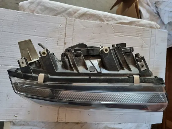 Farol dianteiro direito Skoda Fabia I 1999-2008 image 4