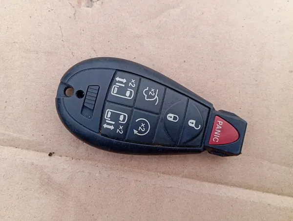 CHRYSLER TOWN COUNTRY 11- DODGE GRAND CARAVAN CLÉ OEM image 2