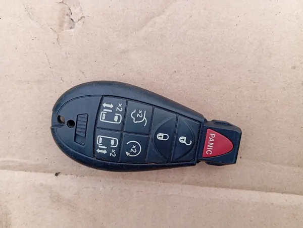 CHRYSLER TOWN COUNTRY 11- DODGE GRAND CARAVAN CLÉ OEM image 4