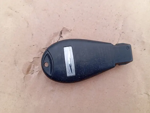 CHRYSLER TOWN COUNTRY 11- DODGE GRAND CARAVAN CLÉ OEM image 5