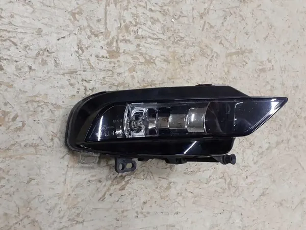 Farol Direito Audi A3 8V0941700B image 2