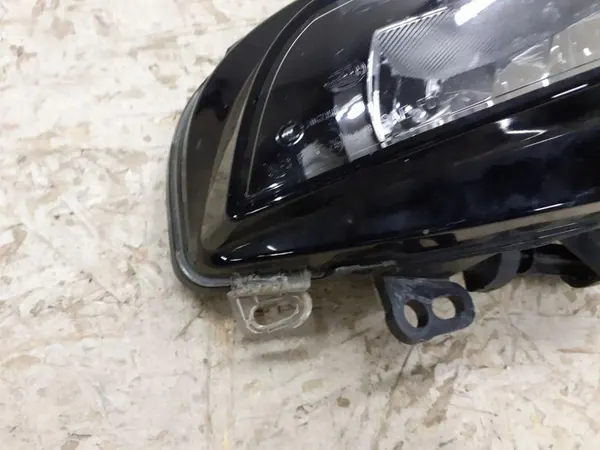 Farol Direito Audi A3 8V0941700B image 4