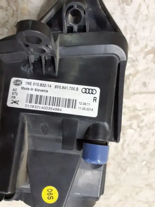 Farol Direito Audi A3 8V0941700B image 6