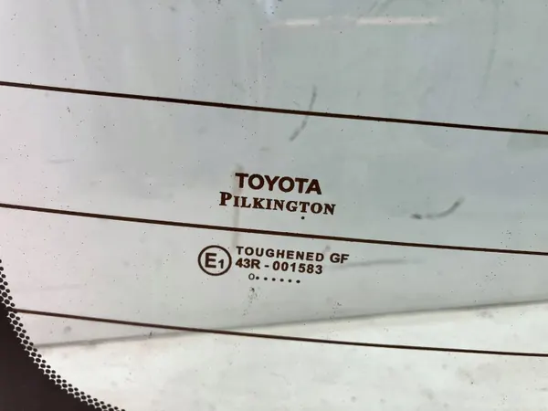 OEM OYT24320 Verwarmde Achterruit voor Avensis T27 Sedan image 6