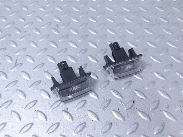 Registreringsskyltsljus Toyota Yaris XP210 OEM AGR26249 image 2