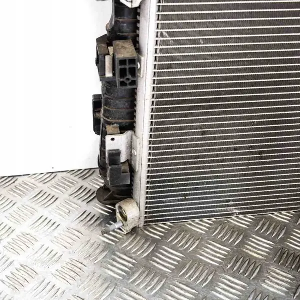 Peças refrigeração Ford OEM 8V61-8C607-ED Usadas image 4