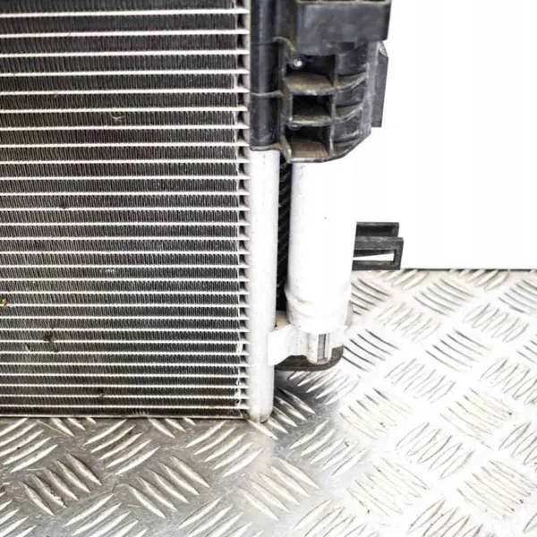 Peças refrigeração Ford OEM 8V61-8C607-ED Usadas image 5