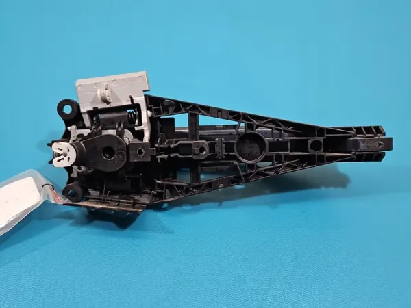 Puxador externo dianteiro esquerdo OEM 14096201 Opel Astra image 6