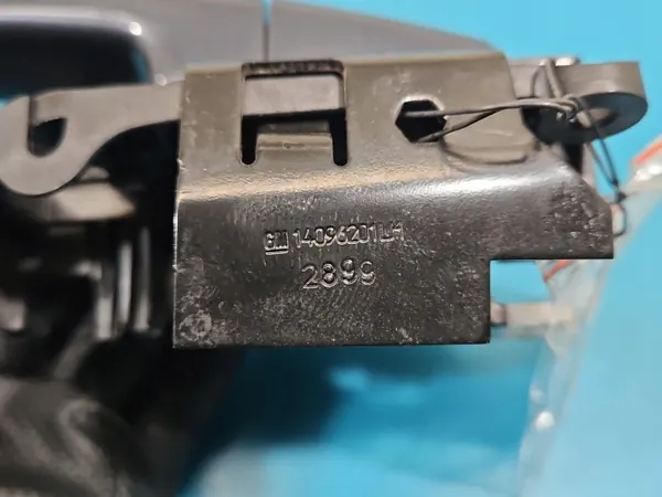 Puxador externo dianteiro esquerdo OEM 14096201 Opel Astra image 7