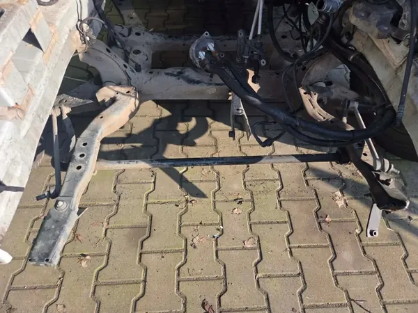 Support Moteur OEM SANKI WÓZEK SILNIKA Avant Crafter II image 3