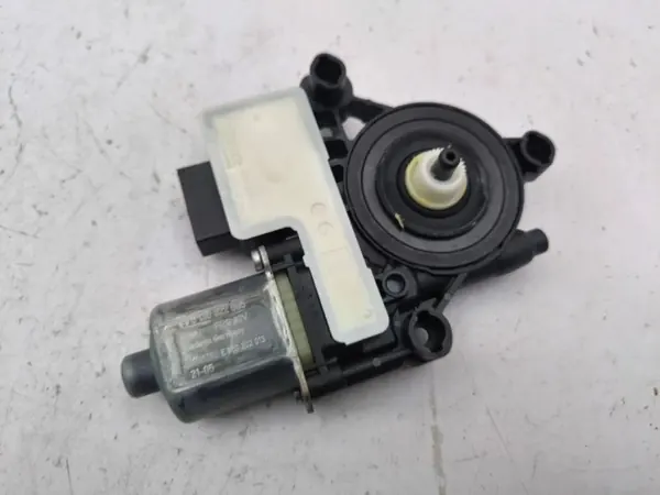 Takaikkunan nostomoottori vasen OEM 0130822695 image 2