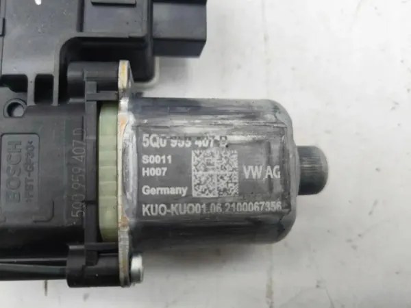Takaikkunan nostomoottori vasen OEM 0130822695 image 5