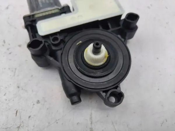 Takaikkunan nostomoottori vasen OEM 0130822695 image 8