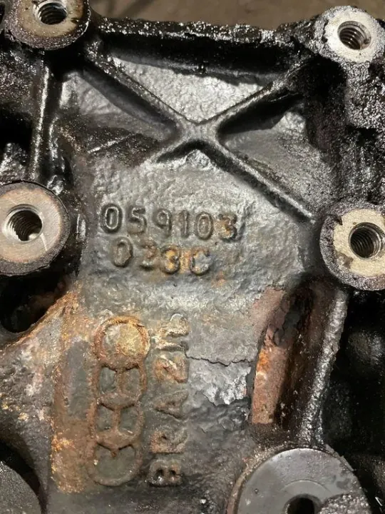 Moottorilohko OEM 059103023G Audi A5 8T 2.7 TDI:lle image 4