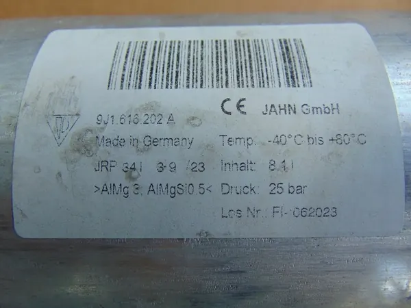 Porsche Taycan 4S Lufttryckstank OEM 9J1616202A image 10