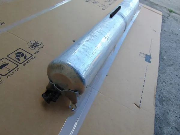 Porsche Taycan 4S Lufttryckstank OEM 9J1616202A image 4