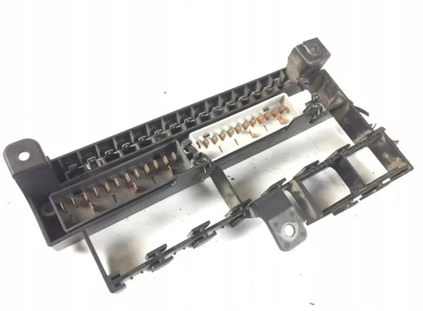 21218495 Volvo Zekeringkast - Gebruikte staat image 3