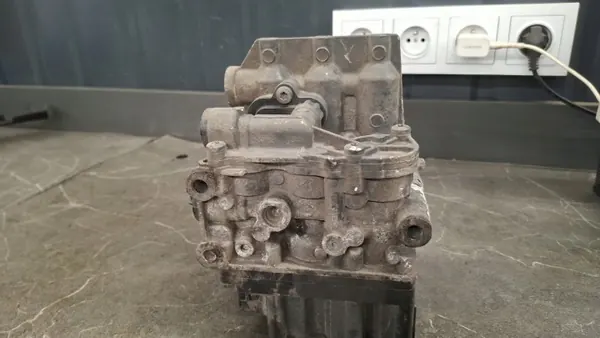 Bromsstyrventil OEM 4728901016 Mercedes Actros MP4 image 3