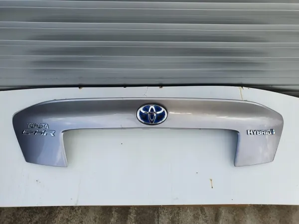 Toyota C-HR Kofferbakklep Strip OEM 76811-F4010 image 2