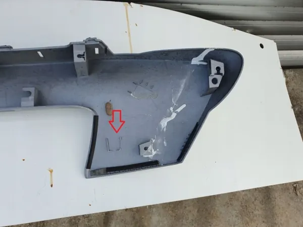 Toyota C-HR Kofferbakklep Strip OEM 76811-F4010 image 4