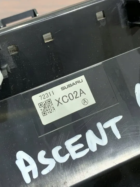 Panel AC Subaru Ascent OEM 72311XC020A - Usado image 10