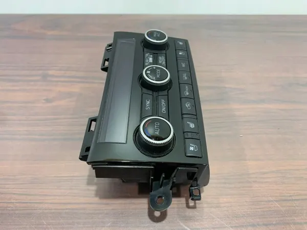 Panel AC Subaru Ascent OEM 72311XC020A - Usado image 3