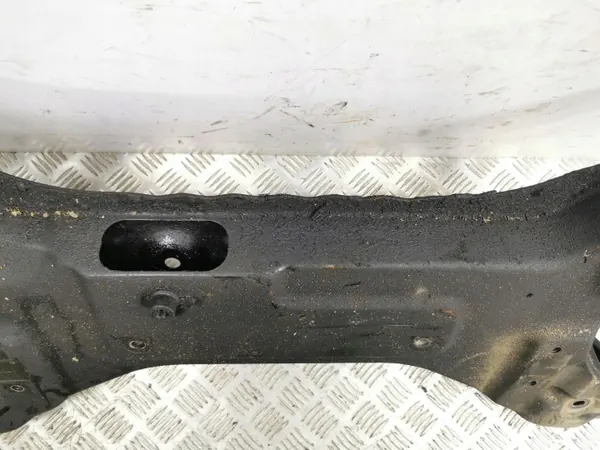 Mitsubishi OE AMD64932 Voorste Hulpframe - Gebruikt image 4