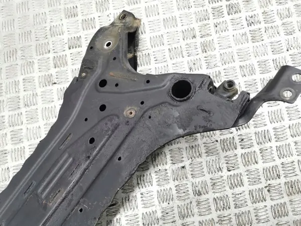 Mitsubishi OE AMD64932 Voorste Hulpframe - Gebruikt image 7
