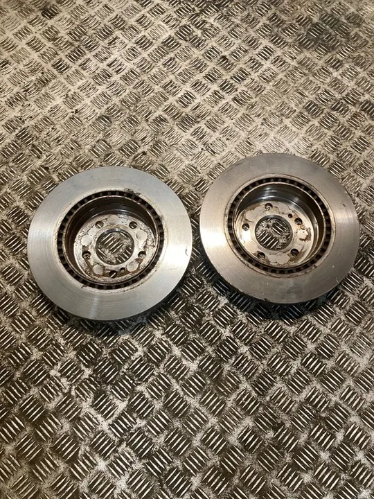 Mercedes-Benz E C207 W207 Achterremschijf image 2