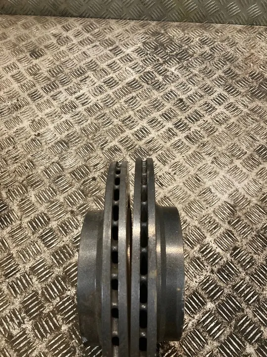 Mercedes-Benz E C207 W207 Achterremschijf image 3