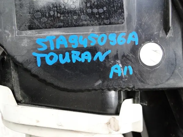 Luz Trasera Derecha VW Touran III 5TA945096A image 5