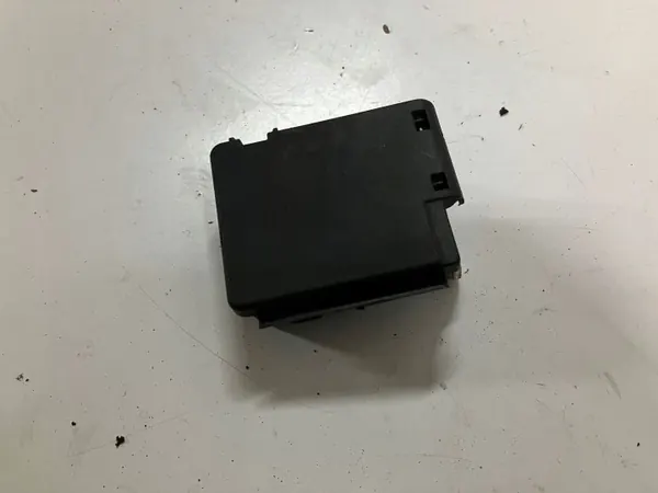 Sulakekaappi OEM 8W0941824AN Audi A4 B9 2.0 TDI:lle image 2