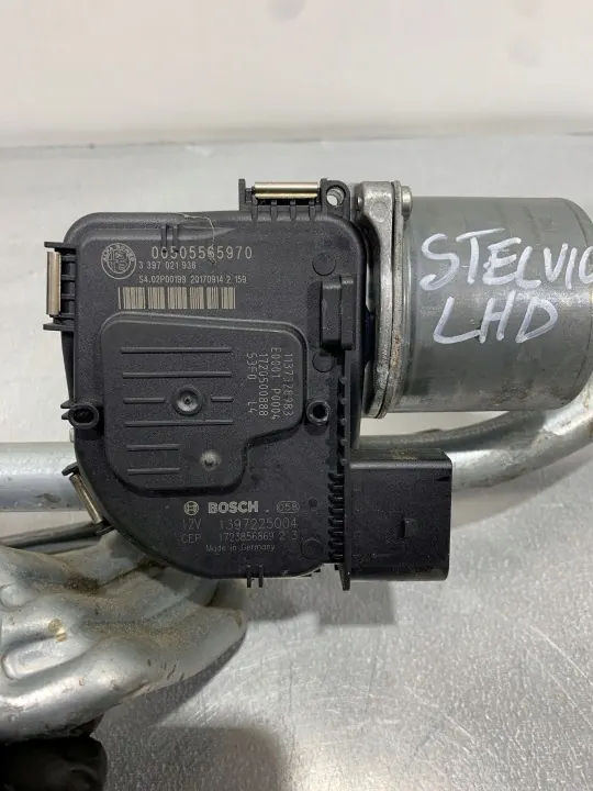 Alfa Romeo Stelvio Pyyhinvarsi OEM FBZ19419 - Käytetty image 3