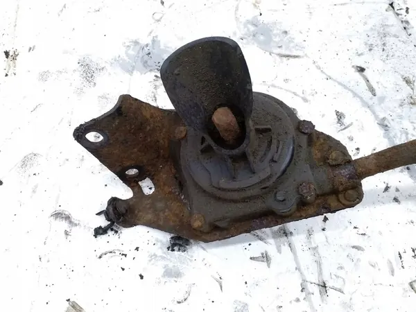 Montage de roue de secours Volkswagen Amarok image 6