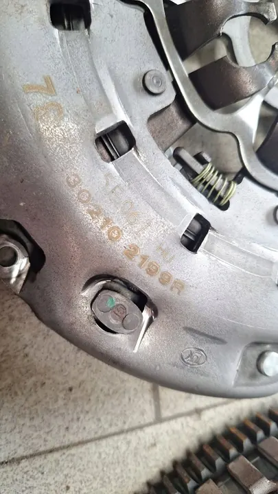 Conjunto de embreagem bimassa Renault Megane IV image 3