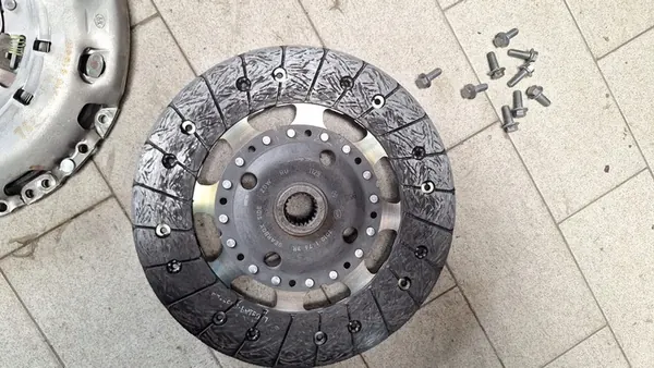 Conjunto de embreagem bimassa Renault Megane IV image 6