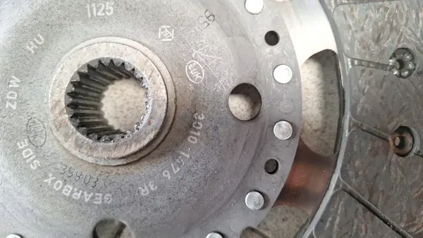 Conjunto de embreagem bimassa Renault Megane IV image 7