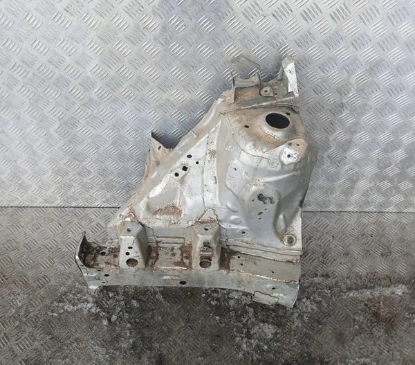Toyota VERSOSPODLUZNICAPP Höger Framstång 2010-2015 image 2