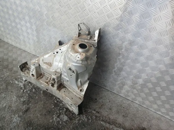 Toyota VERSOSPODLUZNICAPP Höger Framstång 2010-2015 image 3