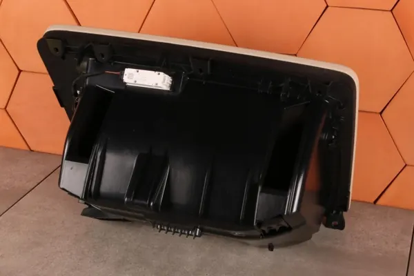 BMW X3/X4 Matkustajan konsolin tarjotin OEM 9363451 image 4