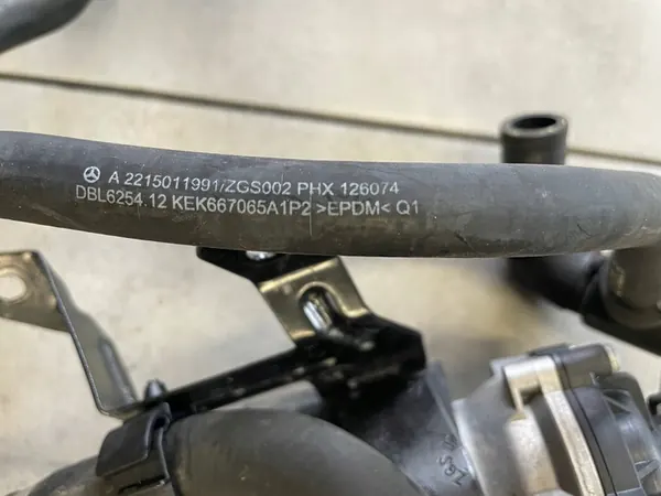 Vesipumpun Letku Mercedes W216 W221 4.7 V8 Biturbo image 4