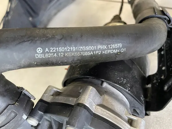 Vesipumpun Letku Mercedes W216 W221 4.7 V8 Biturbo image 5