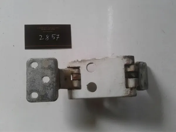 Mercedes-Benz Türscharnier OEM 9067400237 - Gebraucht image 2