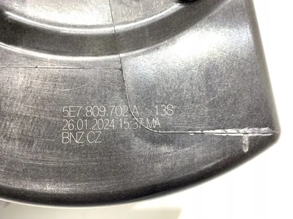Polttoainekansi OEM 5E7809702A Skoda Octavia IV Farmari image 7